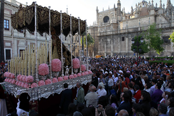 La pasión y la emoción vuelven  en Semana Santa a Sevilla